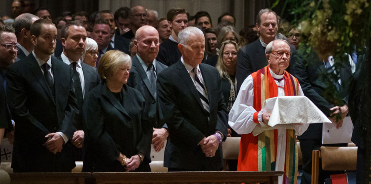 قُداس حاشد للمثليين الأمريكيين في ذكرى أولى ضحاياهم (صور)