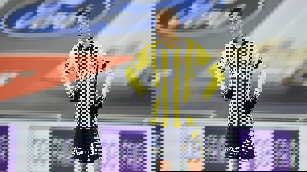 فنربخشة التركي يستبعد مسعود أوزيل من قائمة الفريق