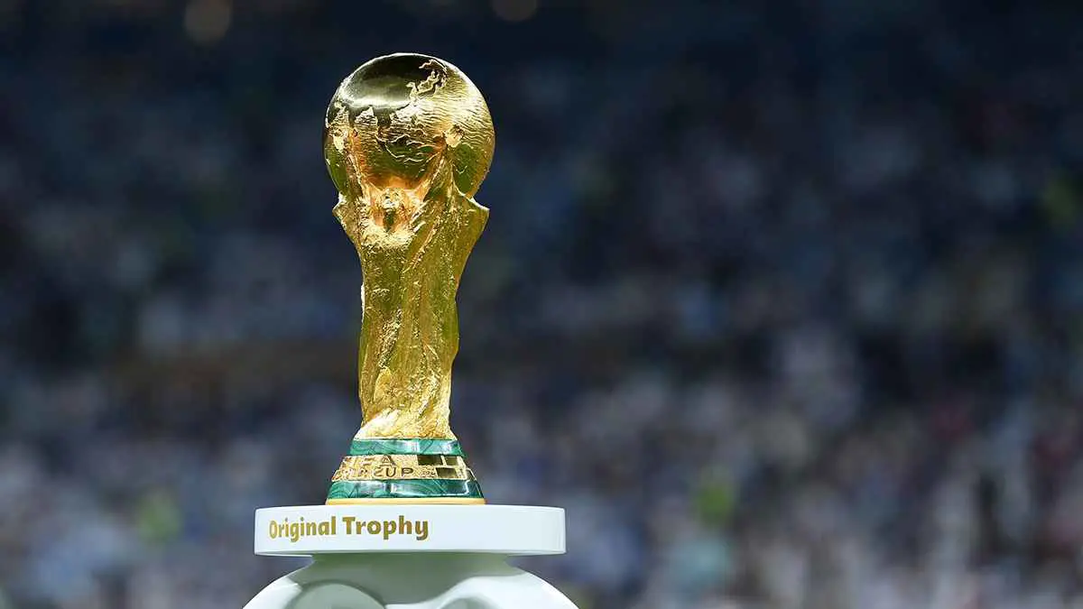 هل يُلعب كأس العالم 2030 بـ64 منتخبًا؟