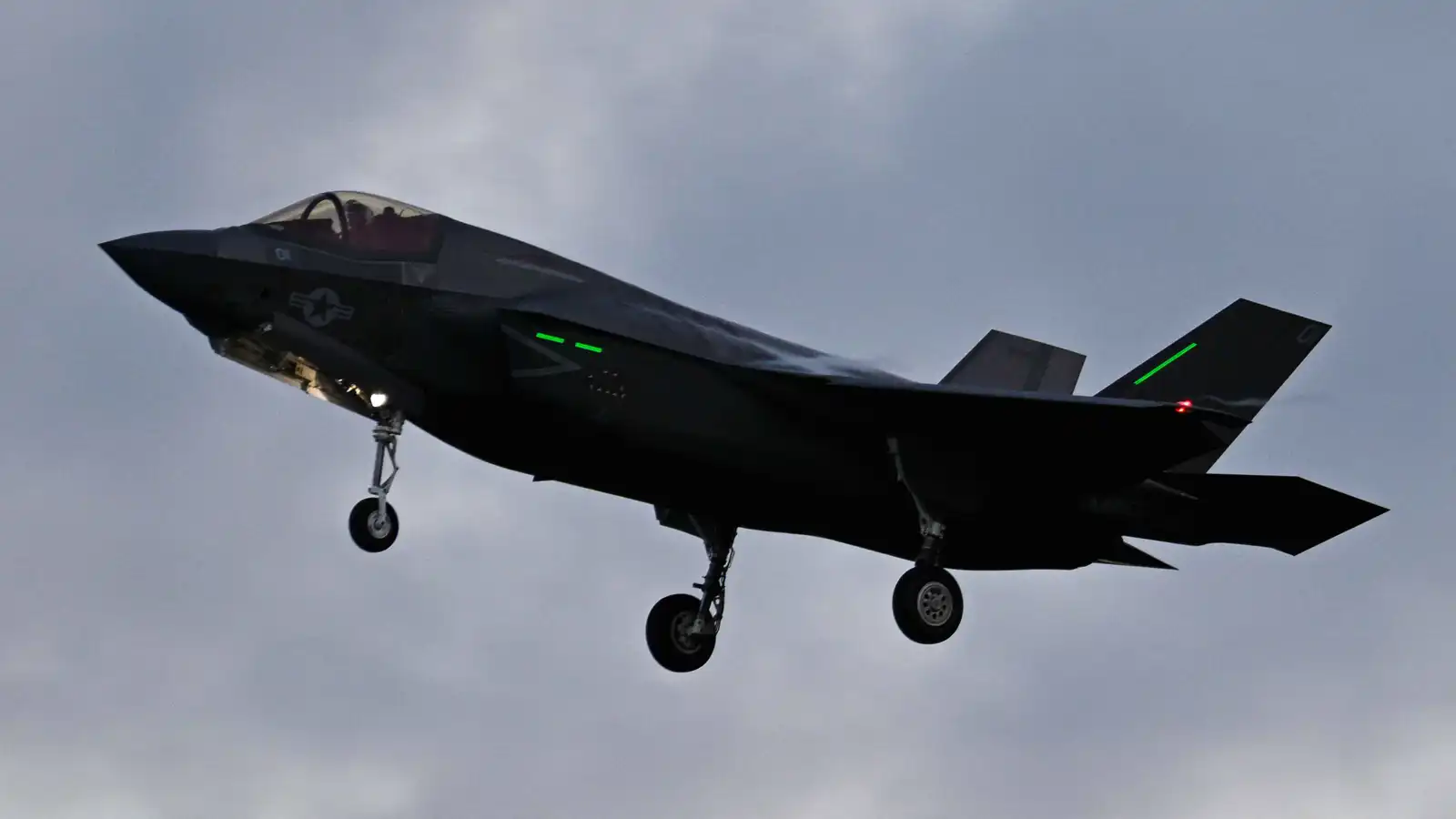 الضوضاء الشبحية.. تقنية سرية تكشف "الثقوب السوداء" في إيران