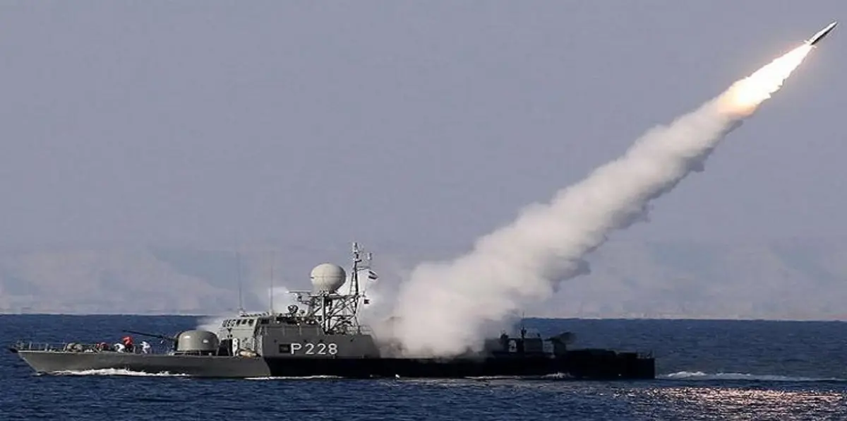 لم تعلن عن مداه.. إيران تطلق صاروخًا بحريًا محلي الصنع