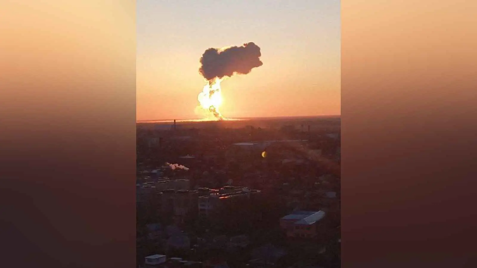 حريق بمطار روسي بعد هجوم أوكراني بالمسيرات (فيديو)