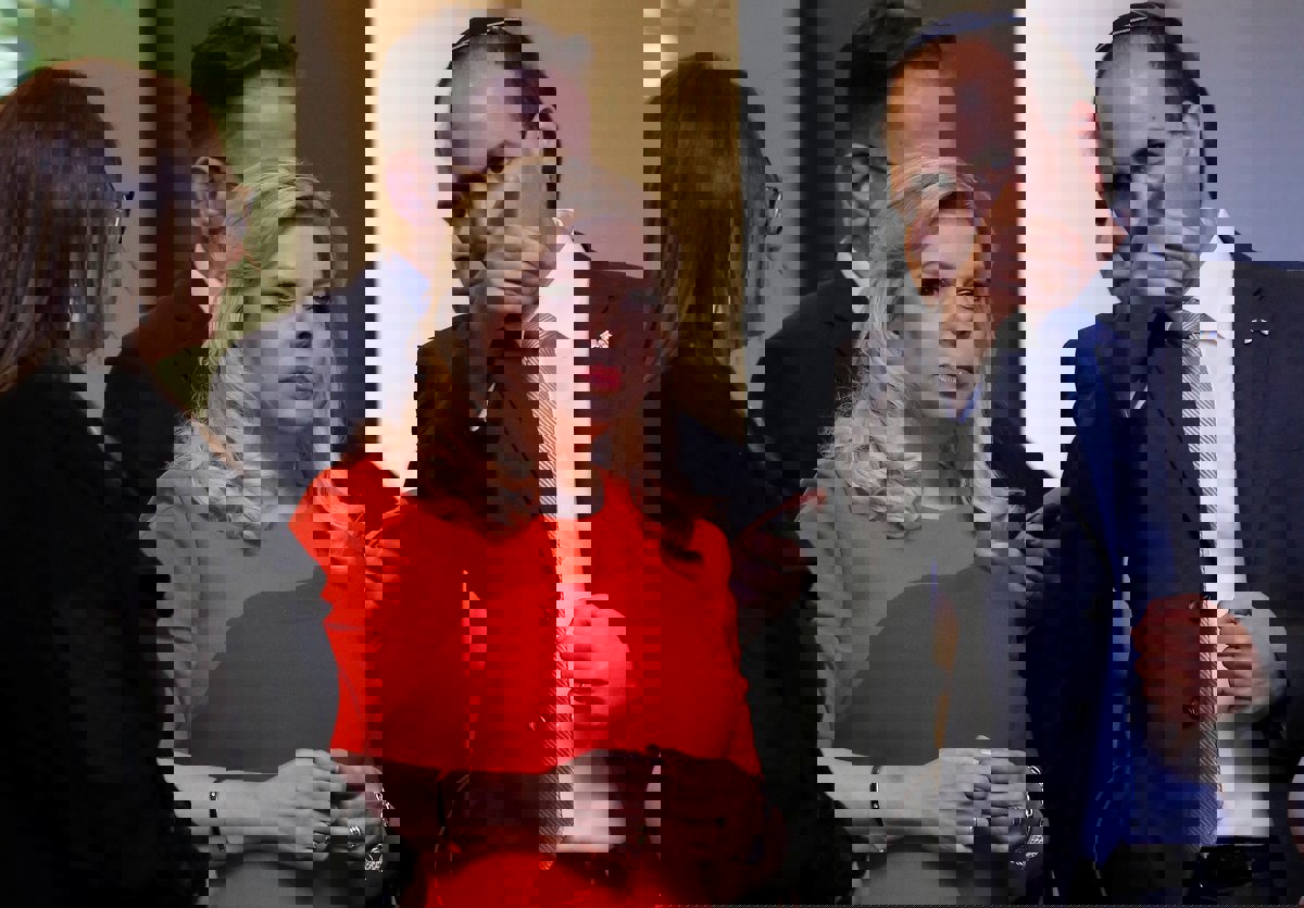 صورة سارة نتنياهو المعدلة بـ"الفوتوشوب" تشعل مواقع التواصل في إسرائيل