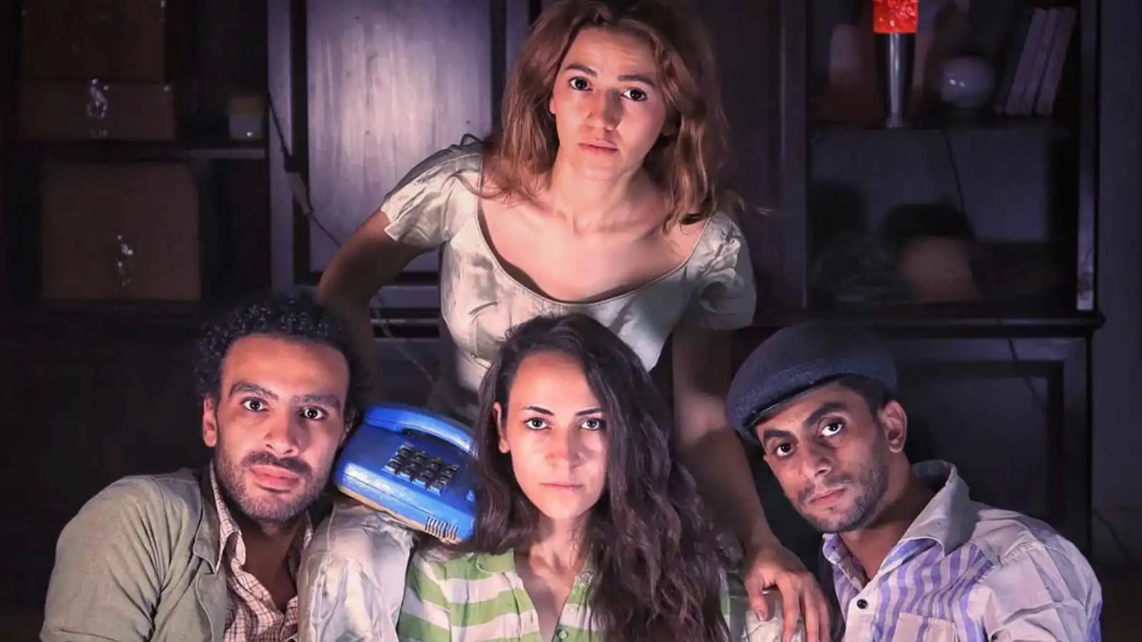 "هل تراني الآن؟".. مسرحية ترصد هوس الشهرة لدى "جيل Z" (صور)