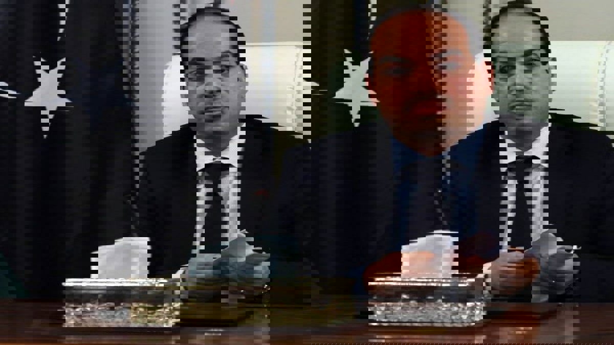 أثار غضب حكومة الوفاق الليبية.. من هو أحمد معيتيق؟