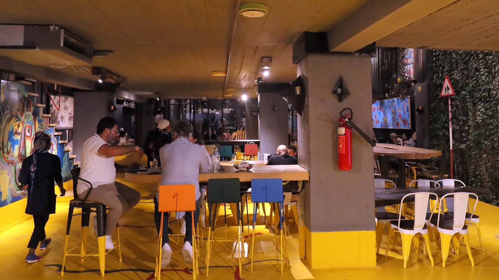 "لمة".. مقهى في طرابلس يعزز ثقافة إعادة التدوير (صور)