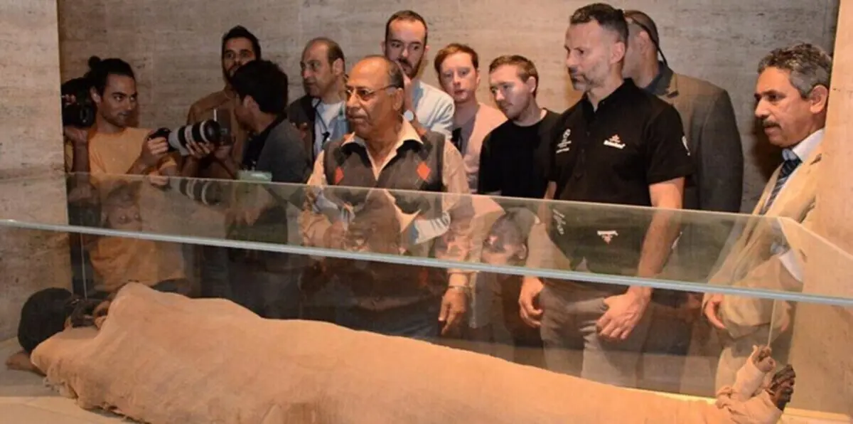 غيغز يواجه مومياوات المتحف المصري (صور)