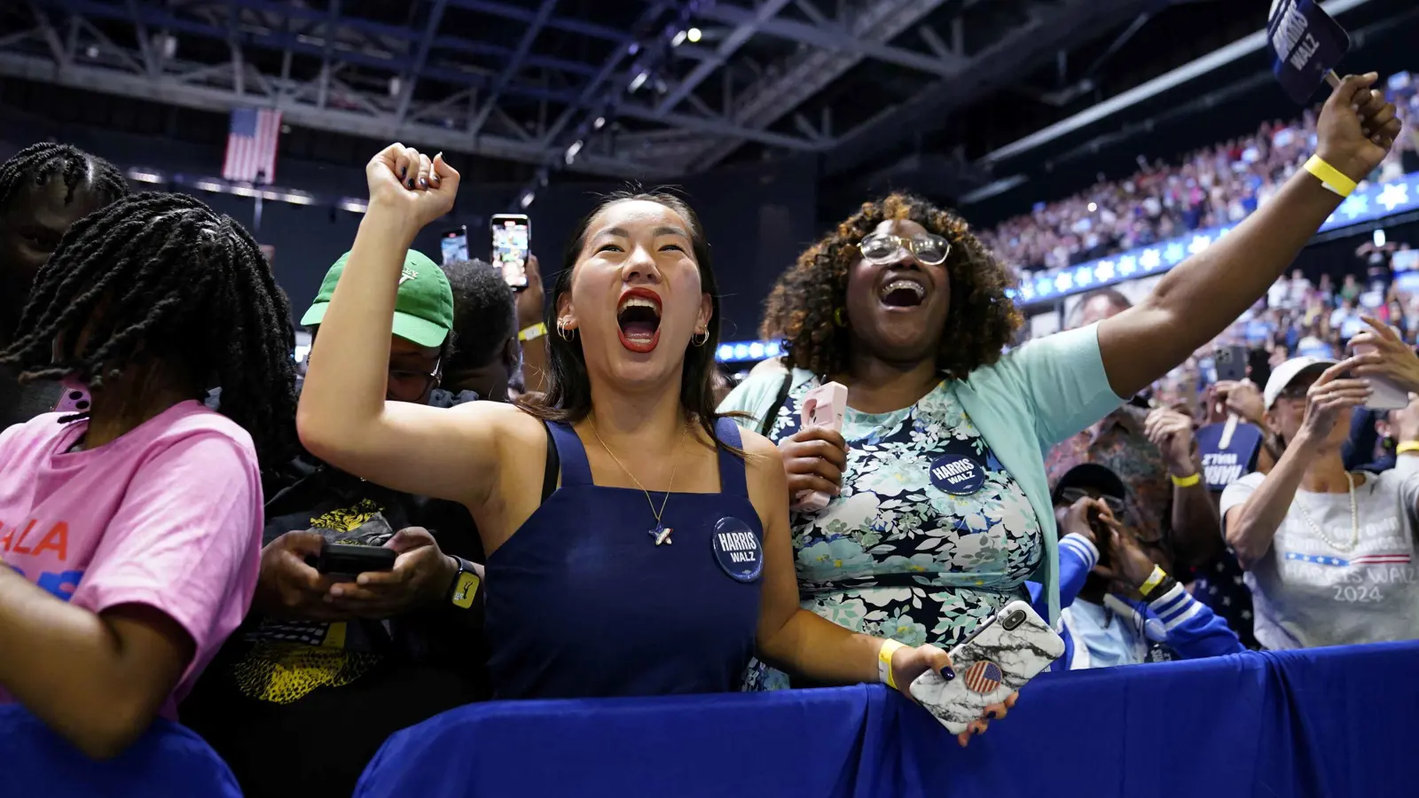 استطلاع: هاريس رفعت مستوى "الحماس" في الانتخابات الأمريكية