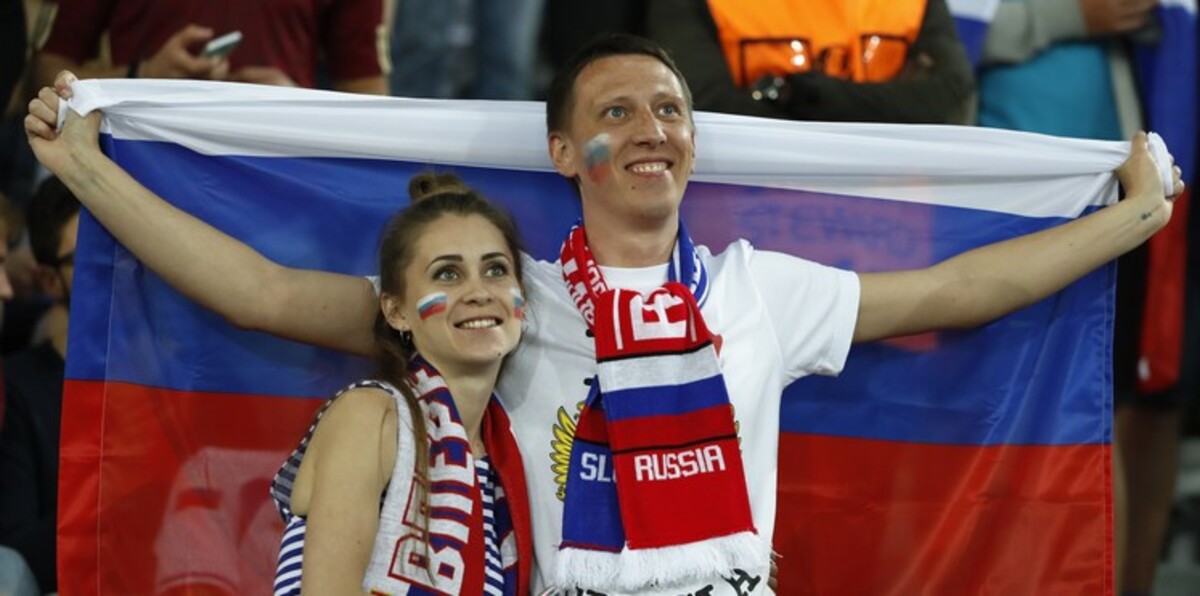 روسيا: سنتخذ كل إجراء قانوني لإعادة المشجعين من فرنسا