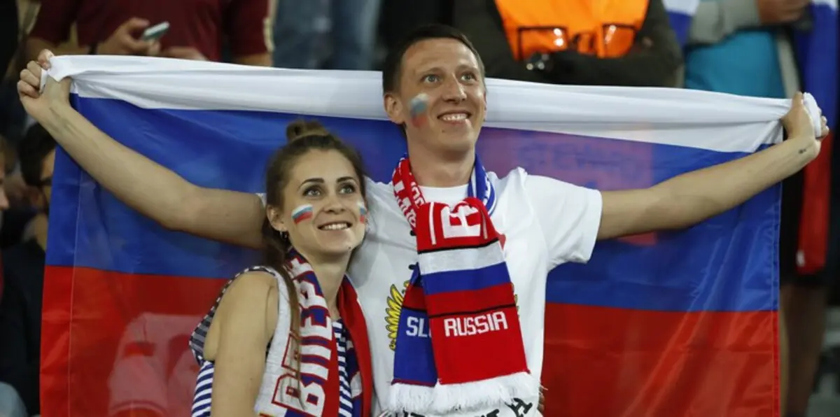 روسيا: سنتخذ كل إجراء قانوني لإعادة المشجعين من فرنسا