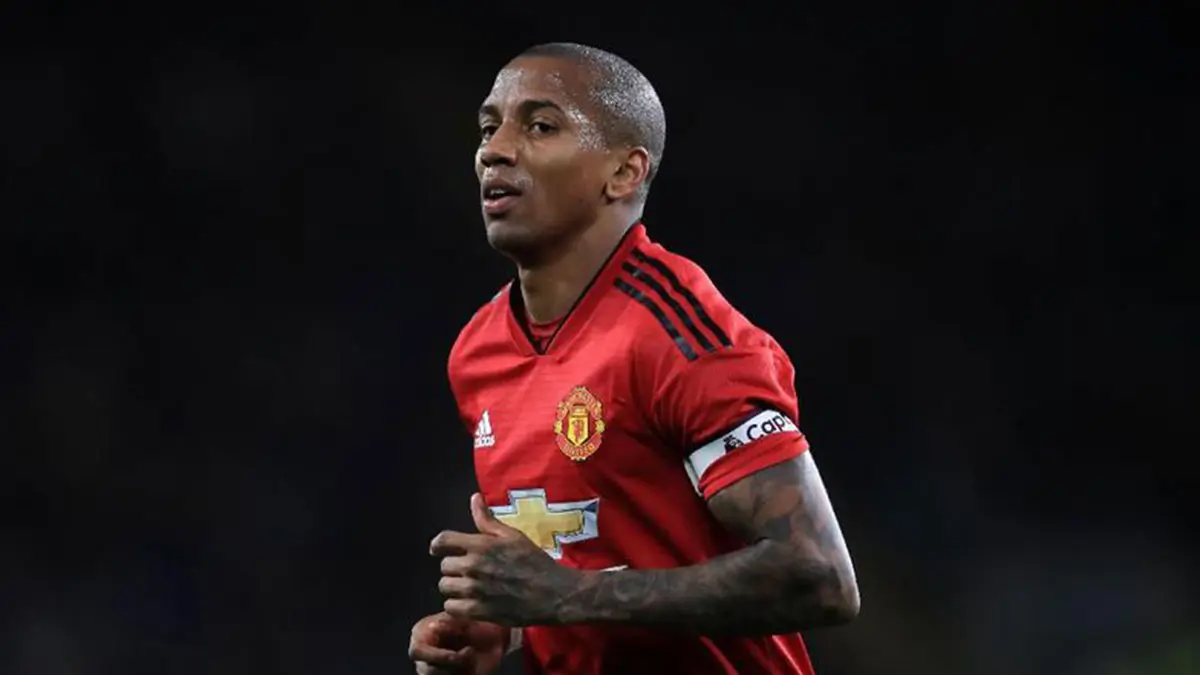 إنتر ميلان يسعى لضم آشلي يونغ من مانشستر يونايتد