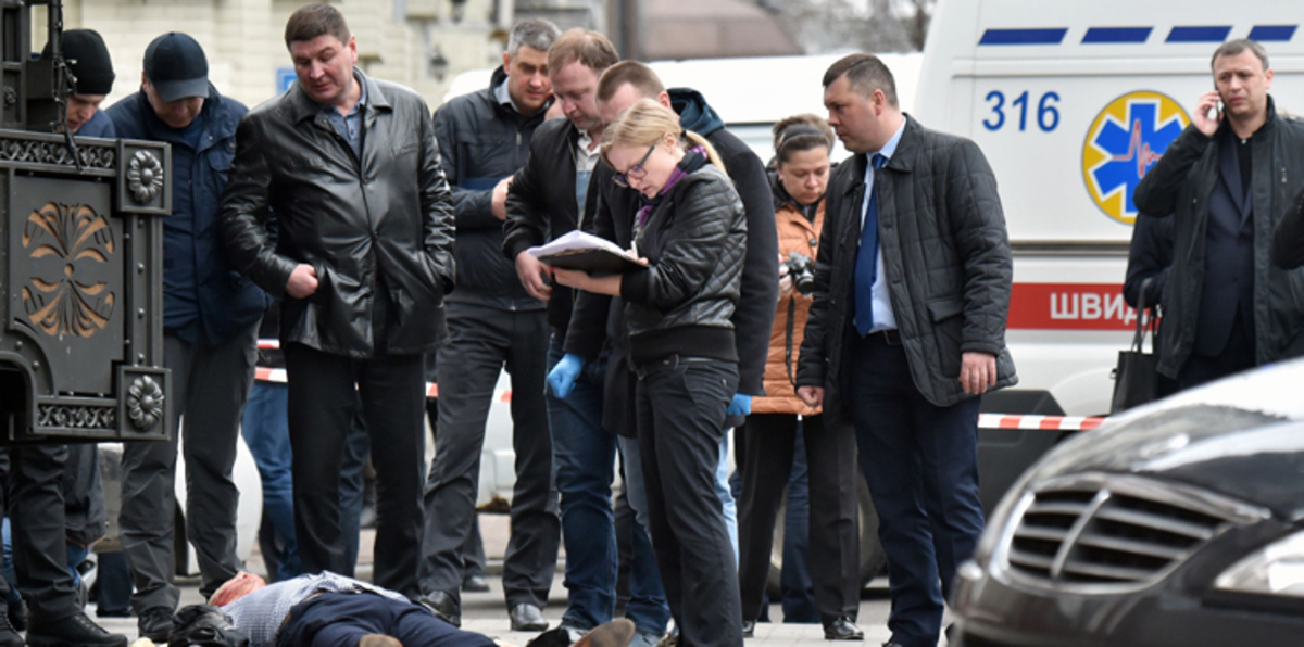 بالصور والفيديو.. لحظة اغتيال برلماني روسي معارض لبوتين في أوكرانيا 