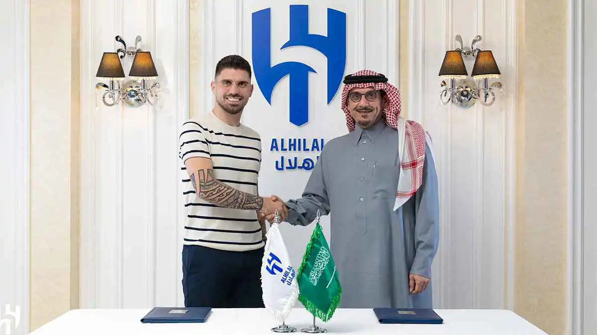 رسميا.. الهلال السعودي يعلن تجديد عقد روبن نيفيز
