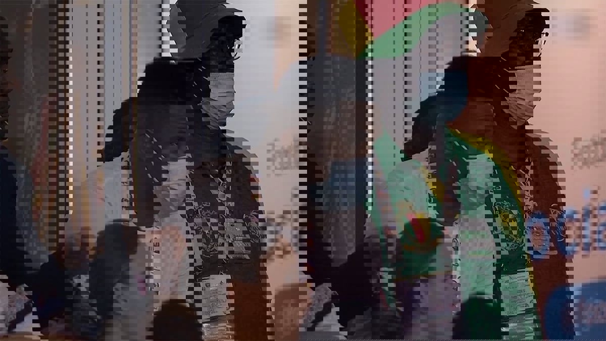 صامويل إيتو يحفز لاعبي الكاميرون: عليكم نسيان مصر والتركيز لتجاوز الجزائر والتأهل للمونديال (فيديو)