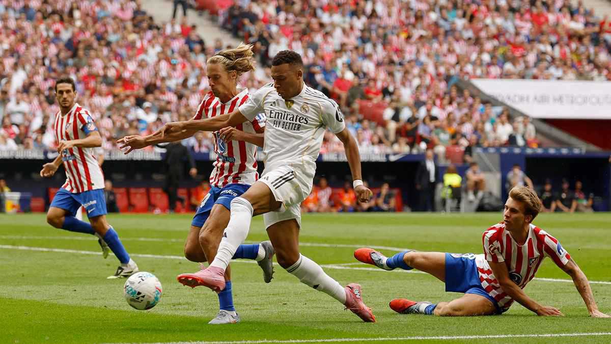 هل تسبب التحكيم في خسارة ريال مدريد أمام أتلتيكو؟ (صور)