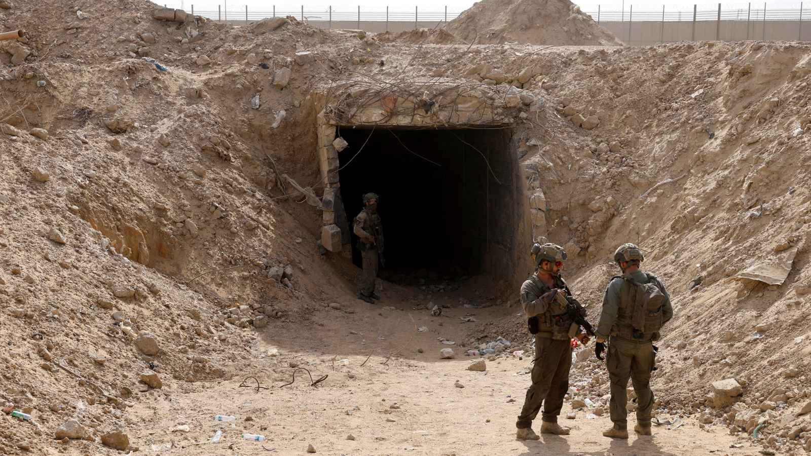 الجيش الإسرائيلي يصطحب صحفيين في "جولة استعراضية" على أنفاق غزة