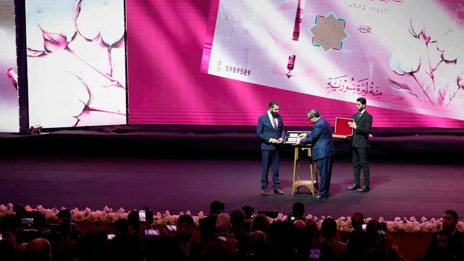 بحضور الشرع.. إطلاق العملة السورية الجديدة (صور)