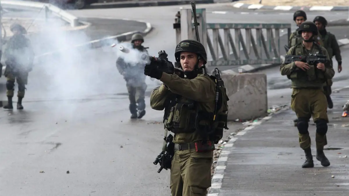 إصابة عشرات الفلسطينيين خلال مواجهات مع قوات الاحتلال في الضفة الغربية