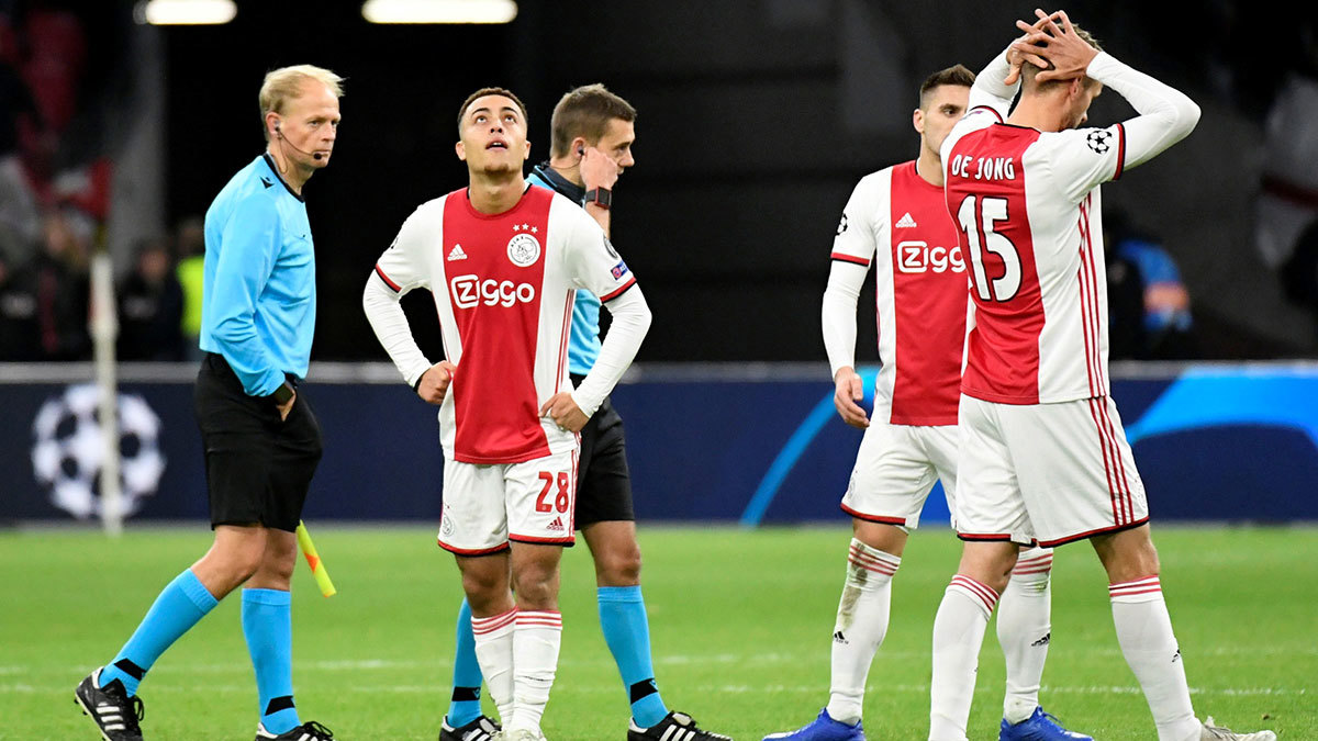 هزيمة مريرة تنهي عامًا رائعًا لأياكس أمستردام في دوري أبطال أوروبا