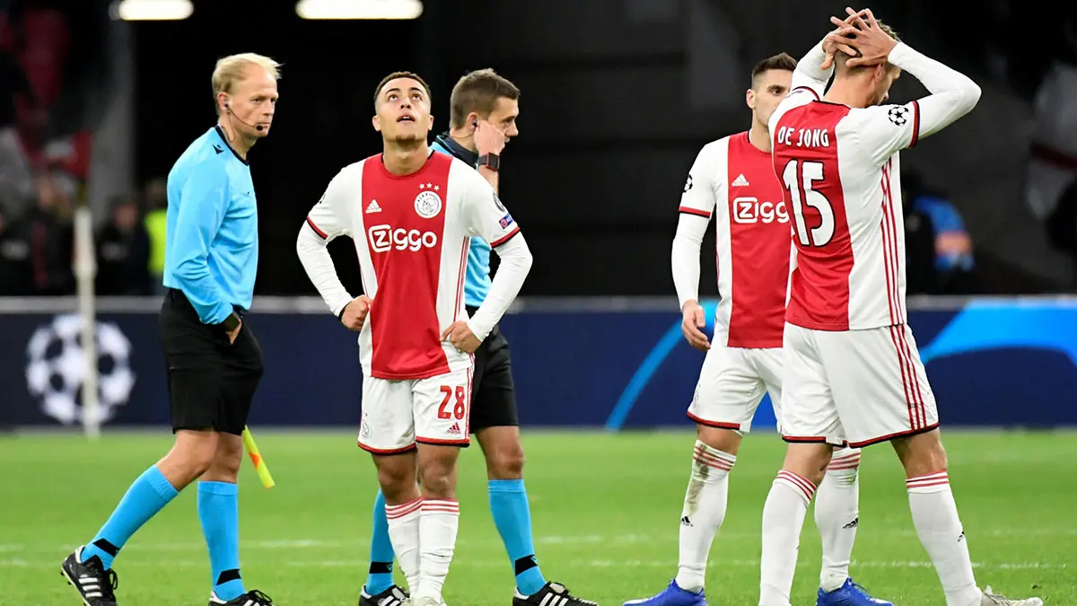 هزيمة مريرة تنهي عامًا رائعًا لأياكس أمستردام في دوري أبطال أوروبا