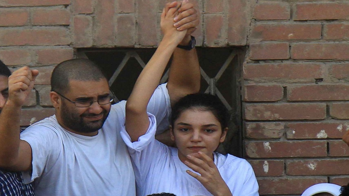 محاكمة شقيقة الناشط علاء عبدالفتاح بتهمة إذاعة أخبار كاذبة عن السجون المصرية‎