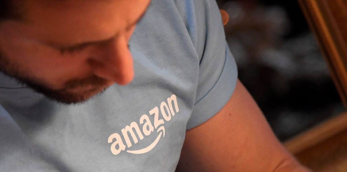 عمال "أمازون" ينامون وقوفًا ومجبرون على العمل 55 ساعة أسبوعيًا