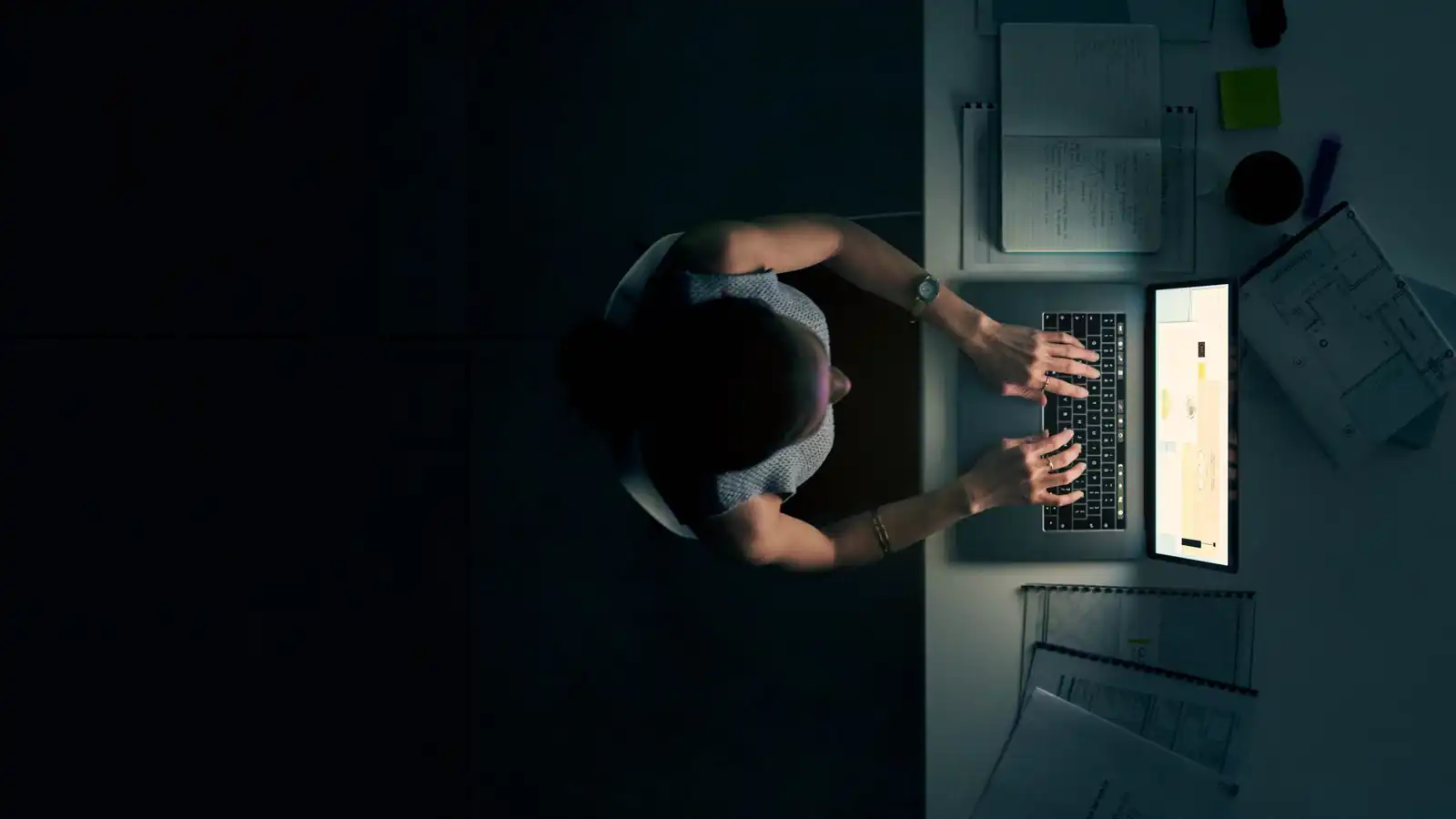 كيف تنام بشكل أفضل أثناء العمل الليلي؟