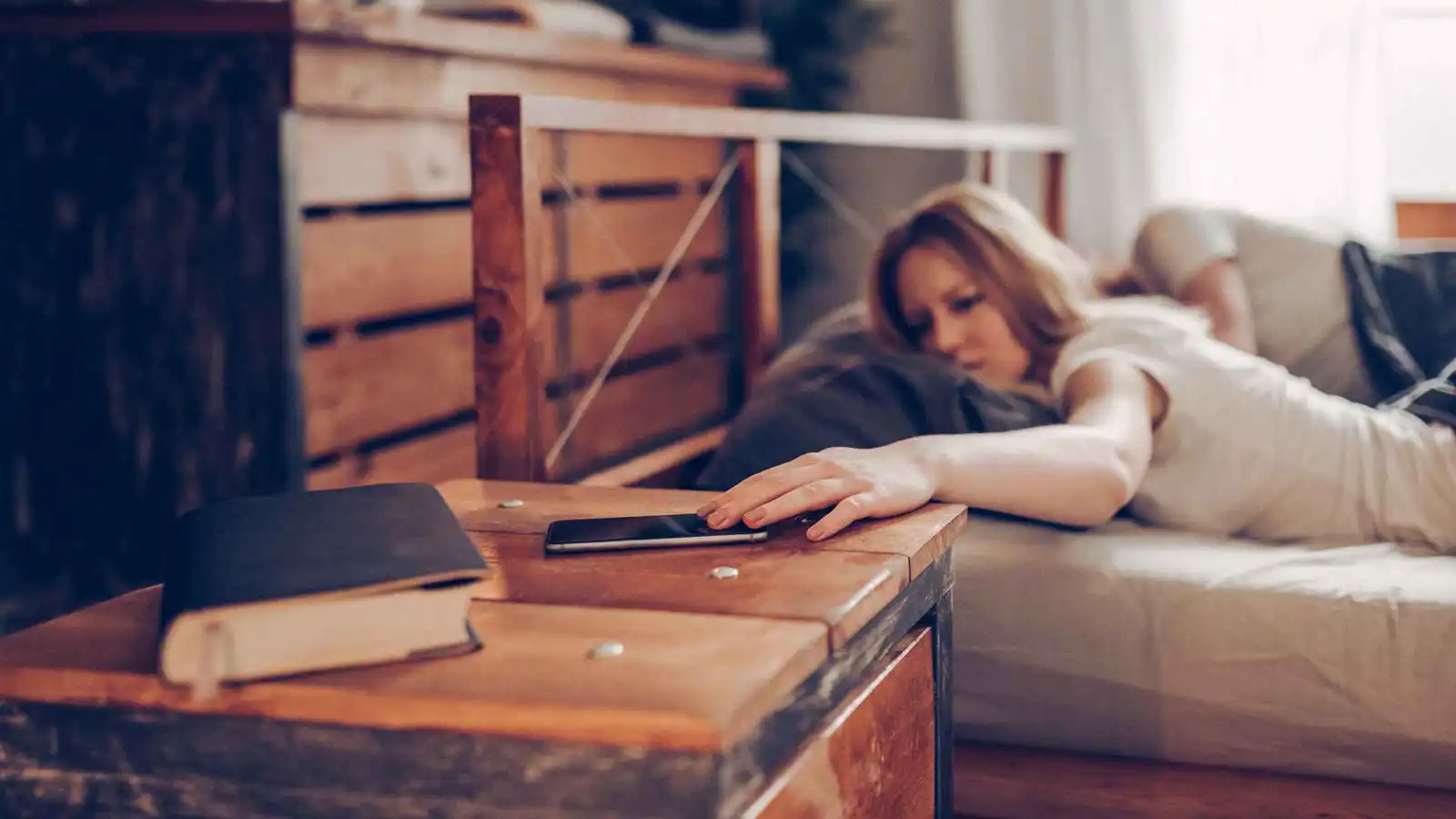 سر التعب الصباحي قد يكون على طاولة سريرك الجانبية