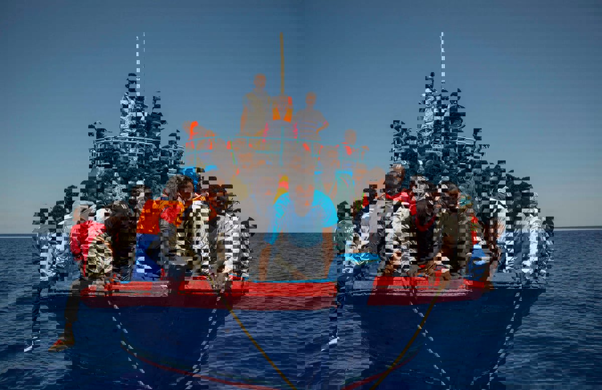 واجهوا خطراً وشيكاً.. إنقاذ 141 أفريقيا أبحروا إلى جزر الكناري