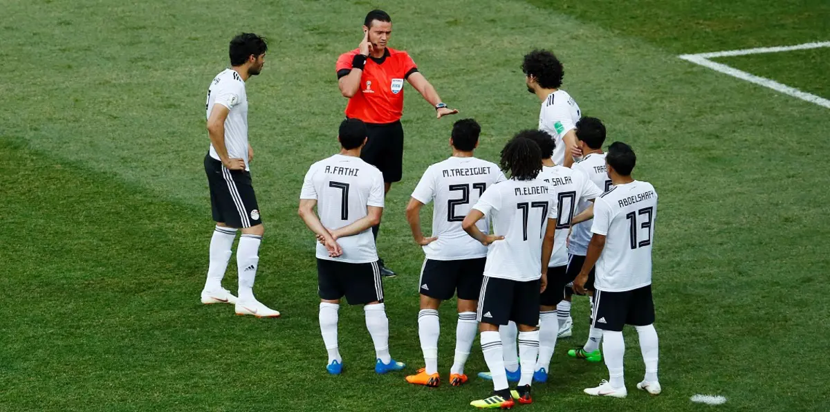 كأس العالم.. جماهير مصر في روسيا تمطر اللاعبين بوابل من السباب (فيديو)