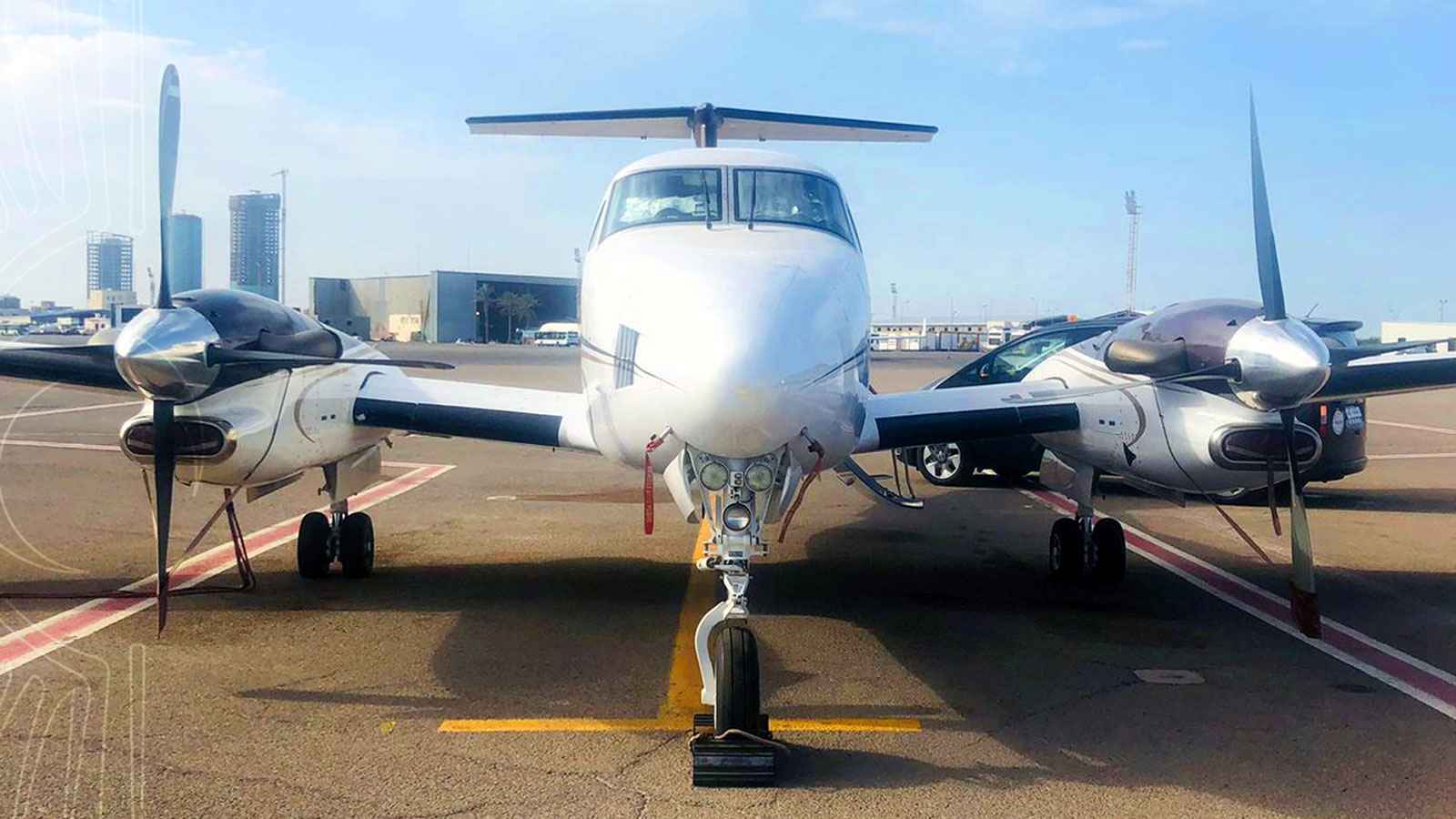 ليبيا.. خدمة "الإسعاف الطائر" بين مرحب وساخر (فيديو وصور)