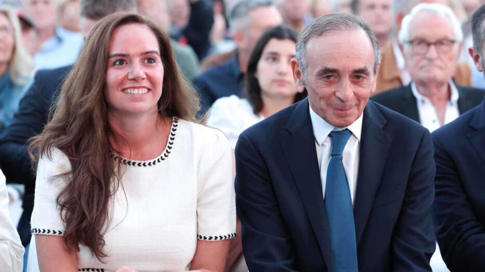 تنافس بارديلا وتحلم بالإليزيه.. سارة كنافو "كليوباترا" اليمين المتطرف الفرنسي