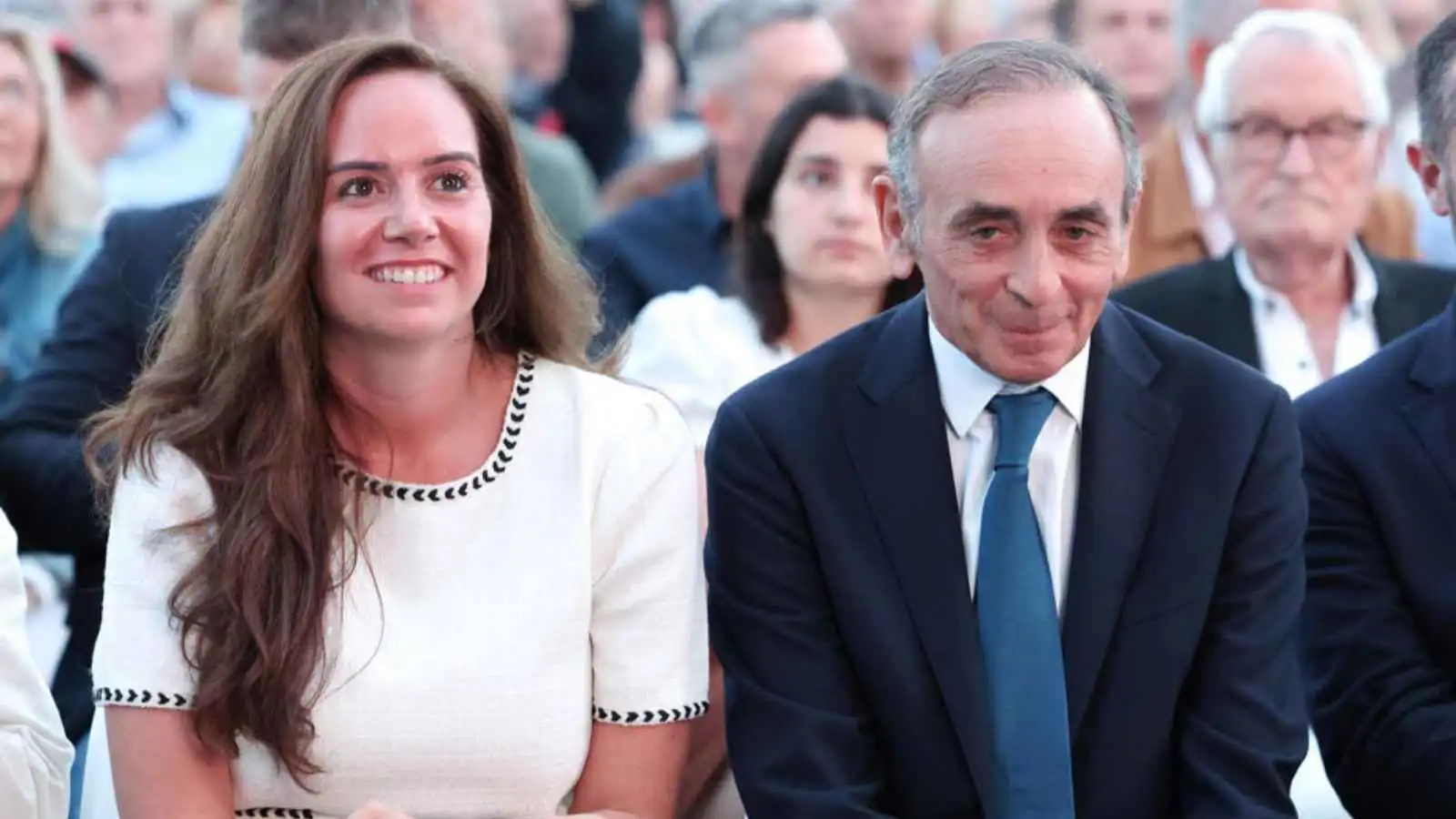 تنافس بارديلا وتحلم بالإليزيه.. سارة كنافو "كليوباترا" اليمين المتطرف الفرنسي