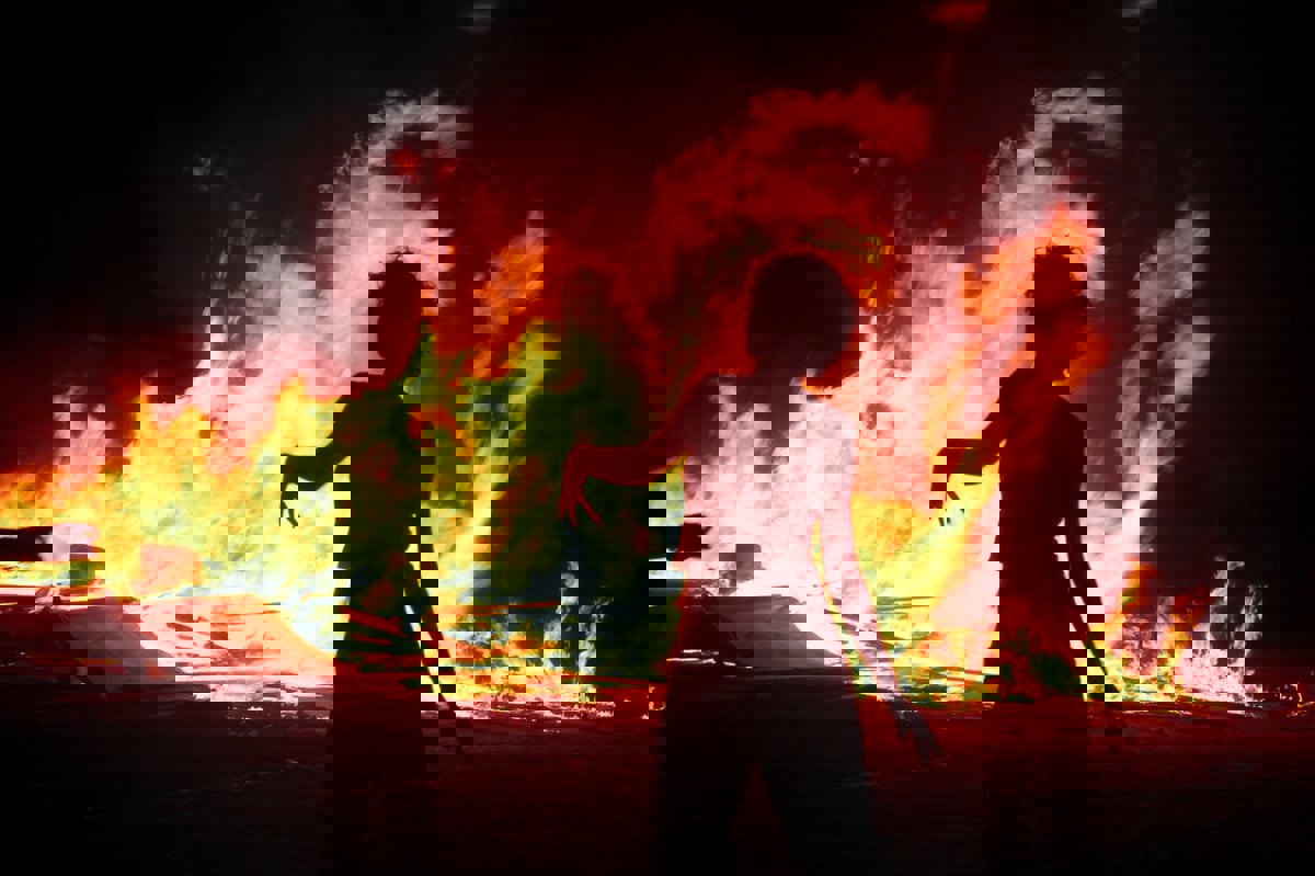 قبيلة في البيرو تحرق سيدة لـ3 أيام متتالية بتهمة ممارسة السحر