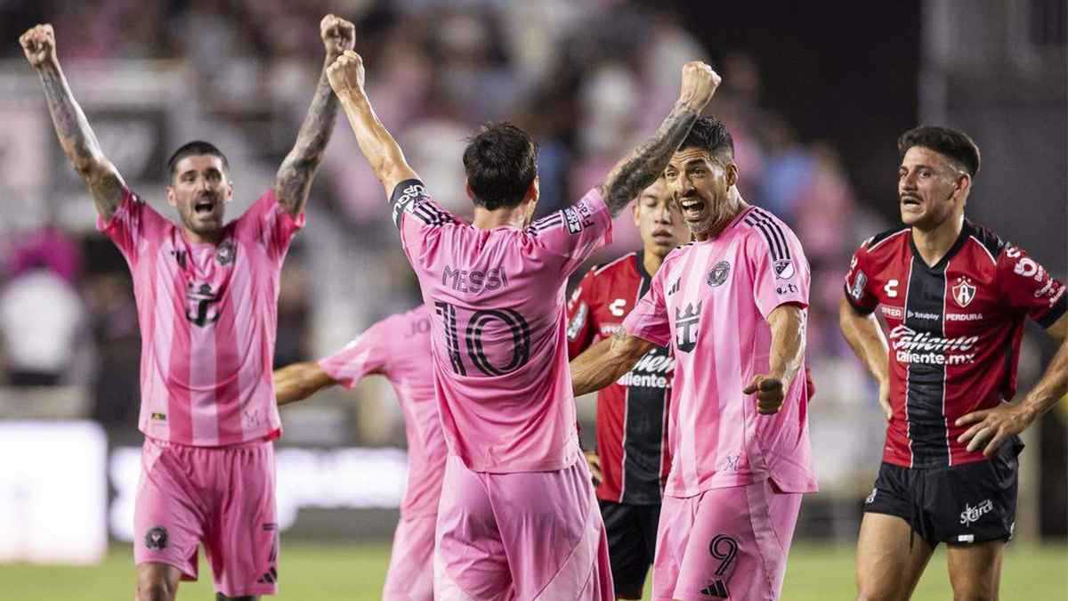 احتفال مثير من ميسي بعد فوز إنتر ميامي على أطلس بكأس الدوريات (فيديو)