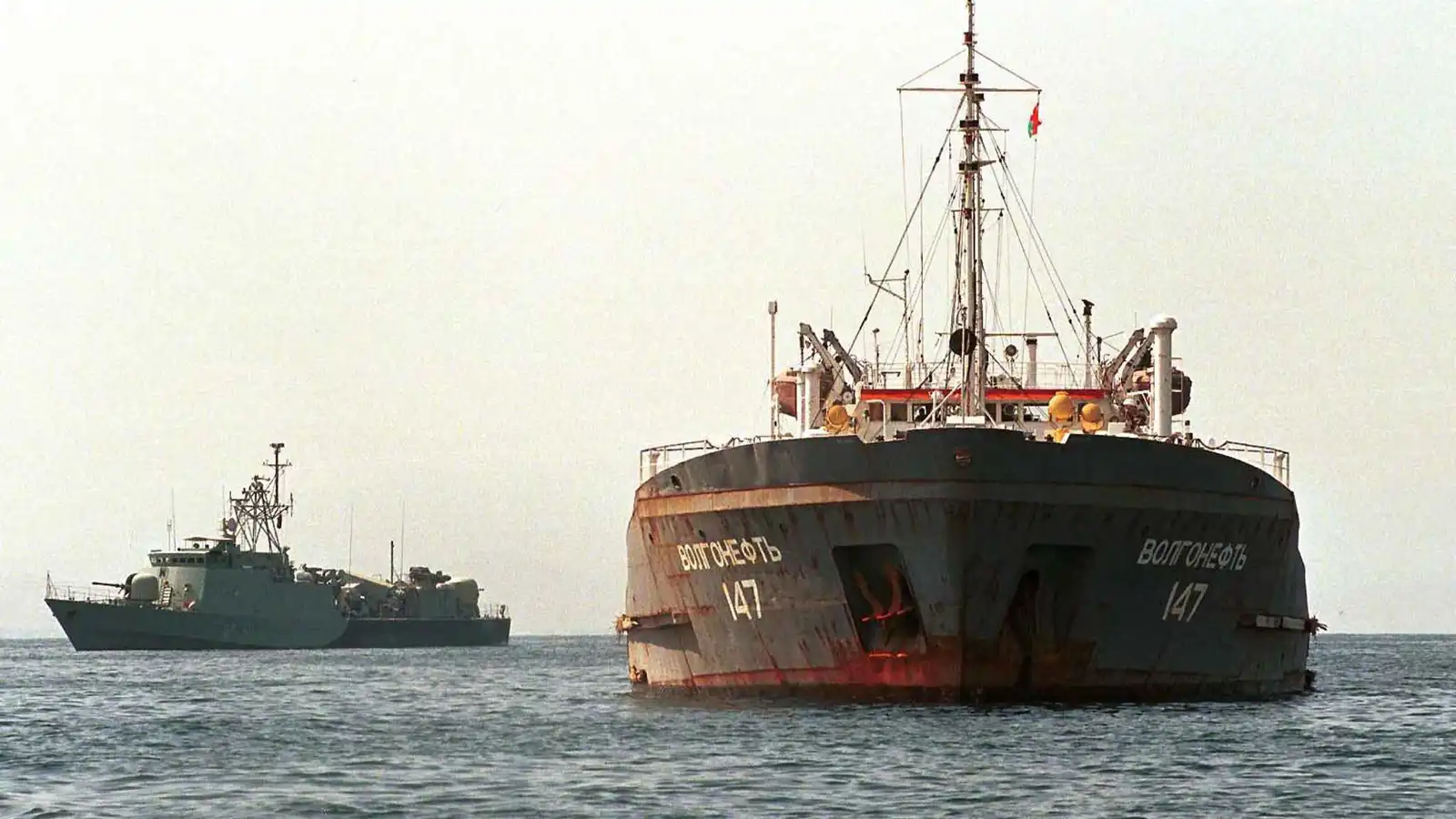 استمرارا لسياسة "الخنق الطاقي".. النفط الروسي ممنوع من الموانئ الكوبية