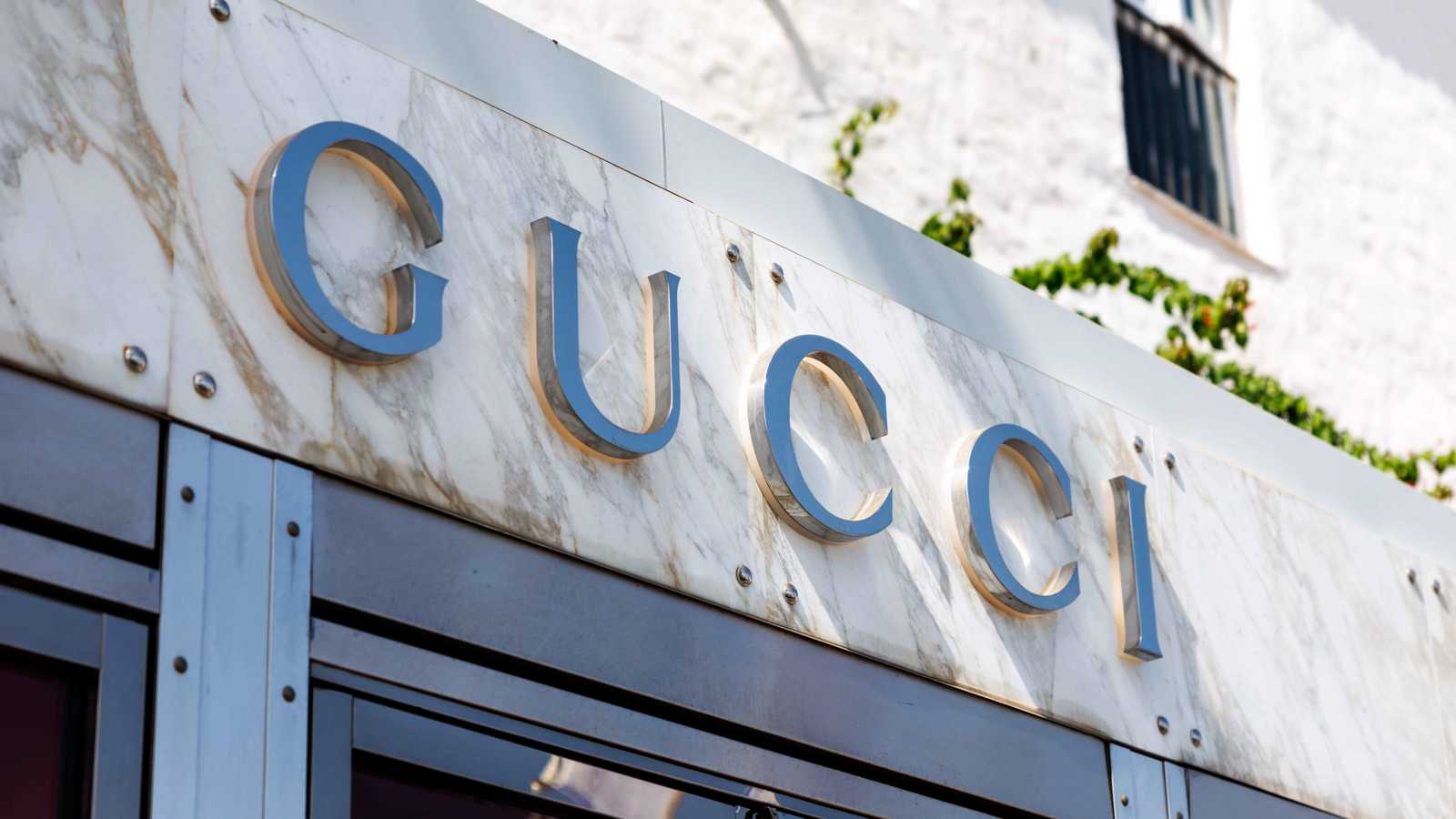 ضربة لعمالقة الموضة.. علامات تجارية شهيرة تحت طائلة عقوبات أوروبية