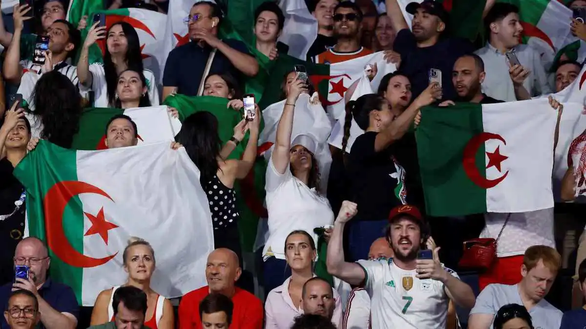 15 ألف دولار لدخول أمريكا.. صدمة لمشجعي الجزائر وتونس قبل كأس العالم