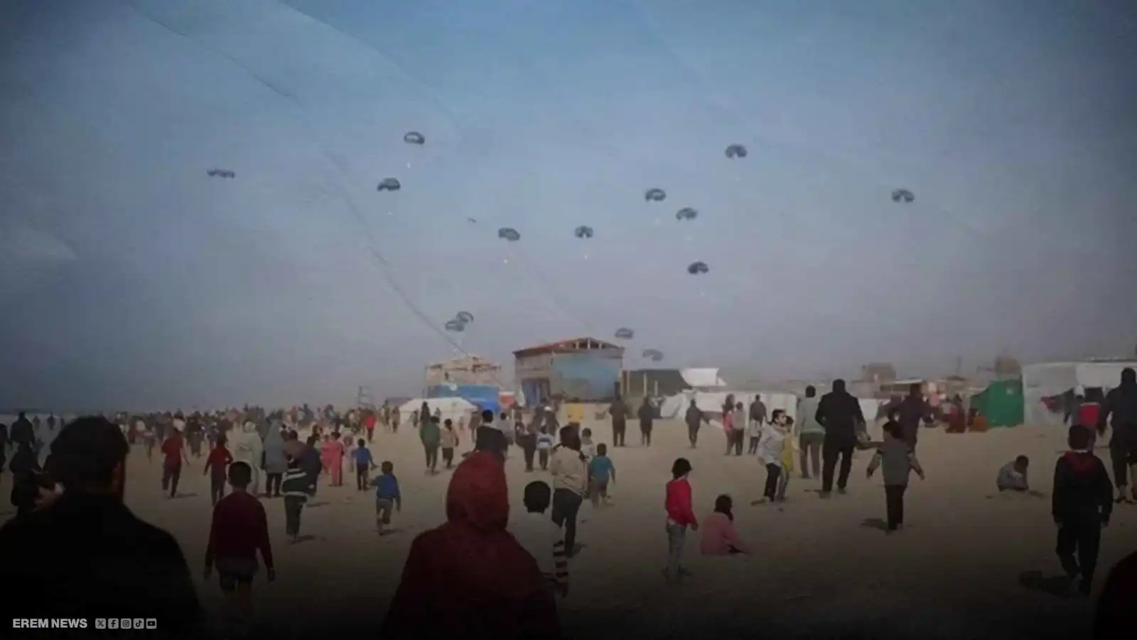 من جديد.. المساعدات تتدفق جواً نحو غزة بعد توقف دام نصف عام