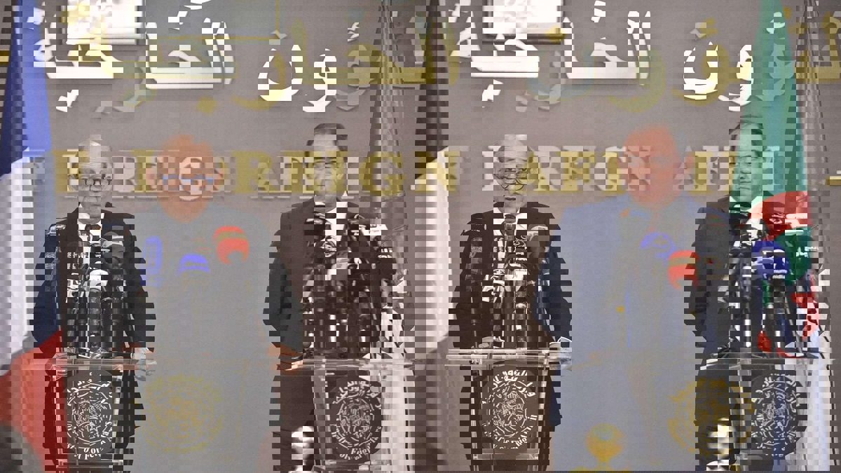 بعد أزمة "وثائقي الحراك".. الجزائر تعيد سفيرها إلى باريس‎