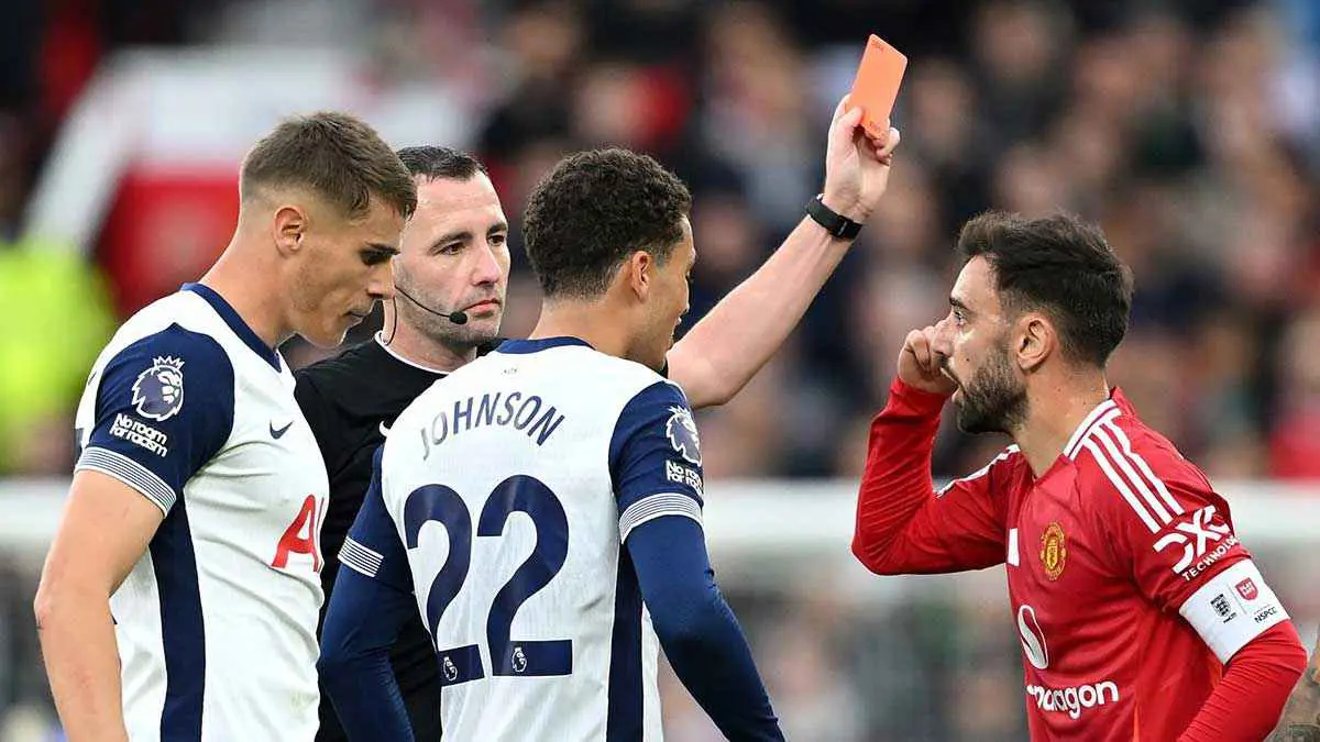 قرار نادر.. إلغاء طرد برونو فيرنانديز في مباراة مانشستر يونايتد ضد توتنهام