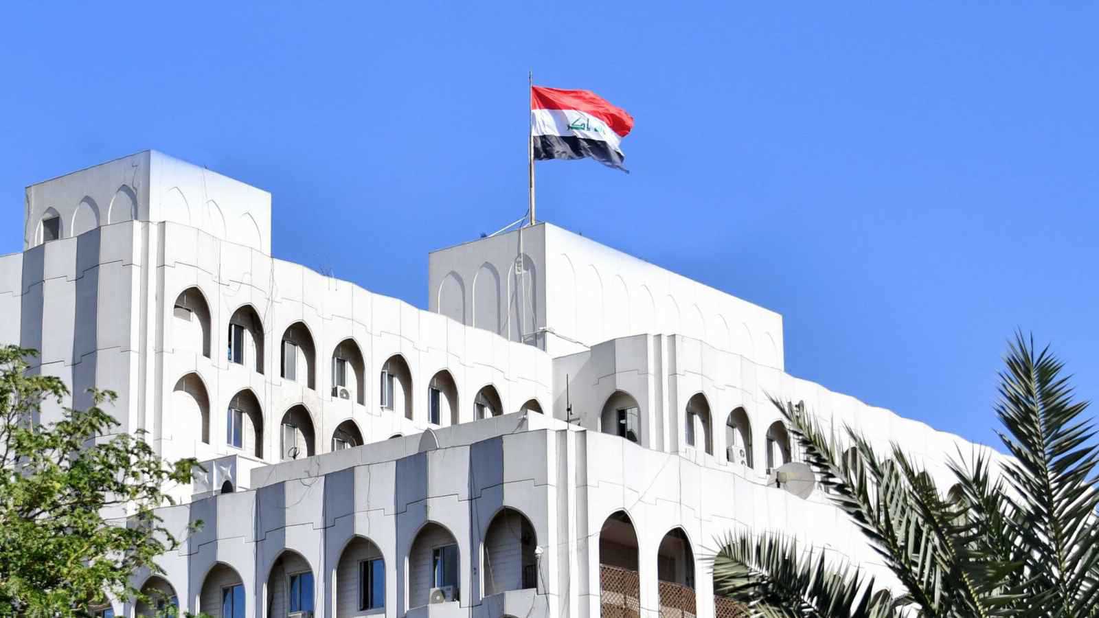 دبلوماسية "الغنيمة".. قائمة السفراء الجديدة تثير غضب العراقيين