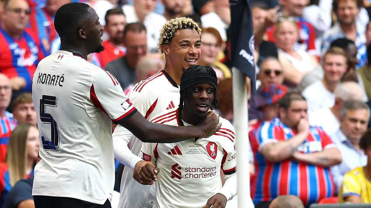 هدف فريمبونغ الرائع في مباراة ليفربول وكريستال بالاس (فيديو)