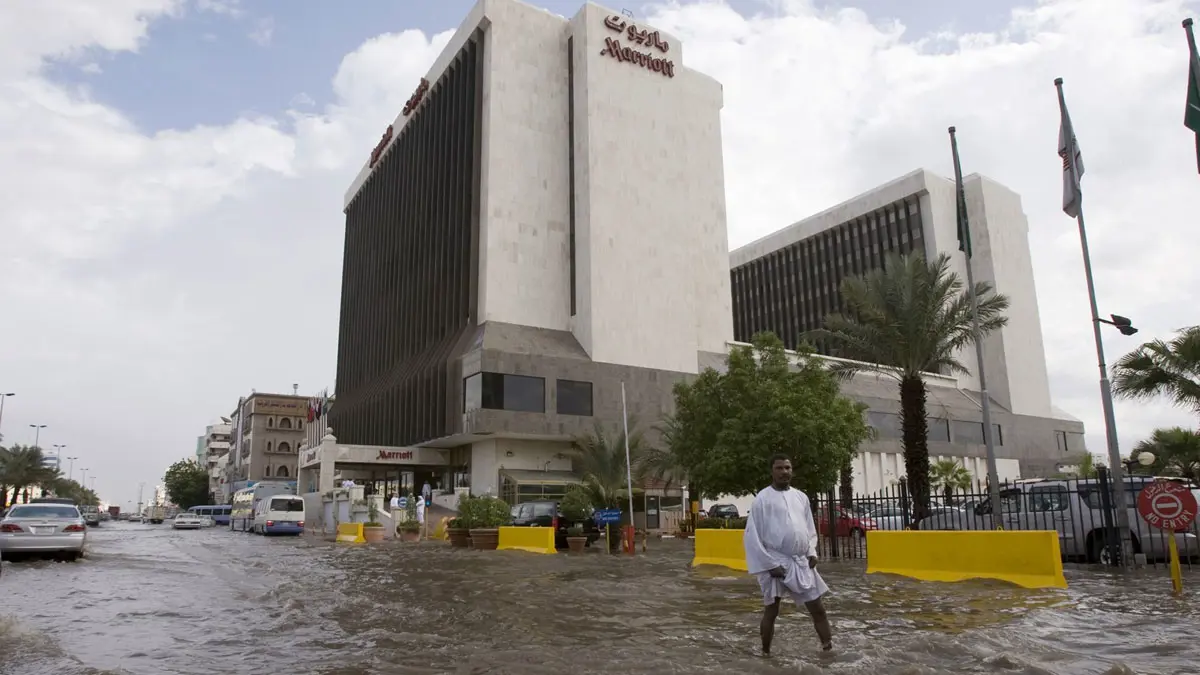 السعودية.. مصرع 12 شخصًا وإنقاذ 271 آخرين جراء السيول‎