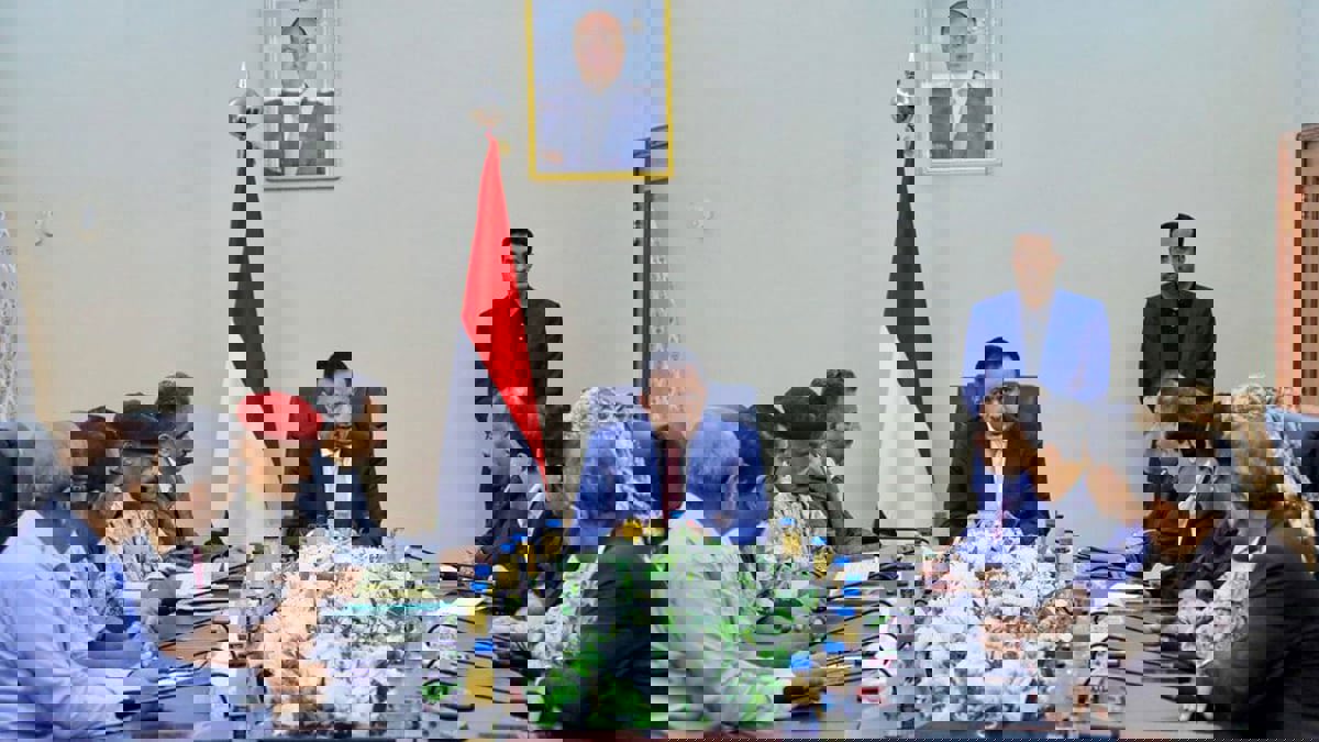 رئيس الحكومة اليمنية يصف أحداث كريتر بأنها "جرس إنذار".. ومحافظ عدن: "لن نسمح بتكرارها"