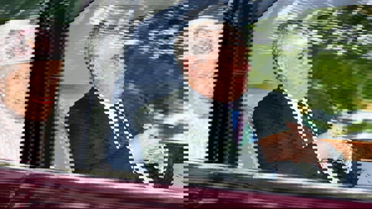 بعد تجريده من ألقابه العسكرية.. الكشف عن ولع خاص للأمير أندرو بالدمى