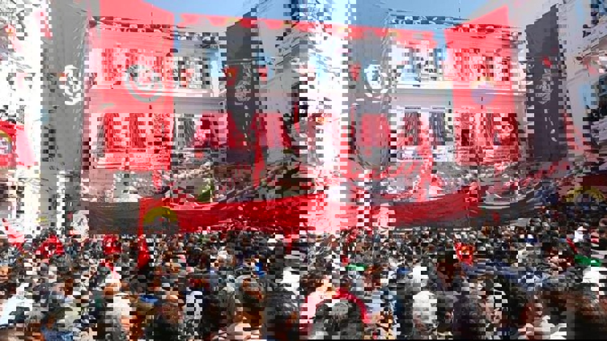 اتحاد الشغل التونسي يعلّق كل تحركاته الاحتجاجية إثر وفاة السبسي