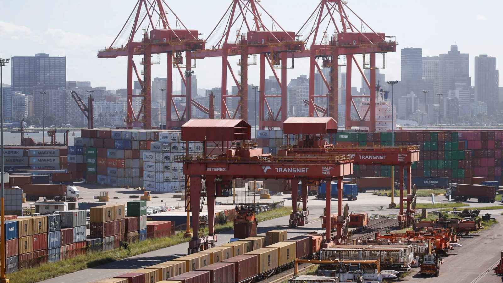 مسؤول: واشنطن تحول استراتيجيتها في أفريقيا من المساعدات إلى الصفقات