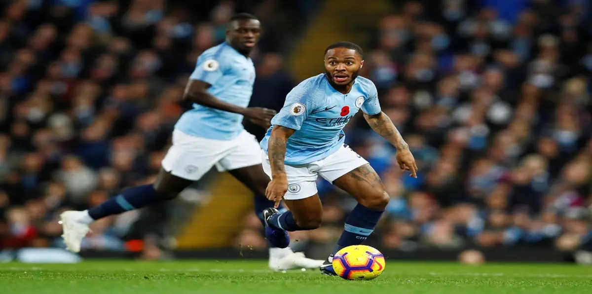 غوارديولا يوبخ سترلينغ بسبب استعراض مهاراته في مباراة مانشستر سيتي ضد مانشستر يونايتد (فيديو)