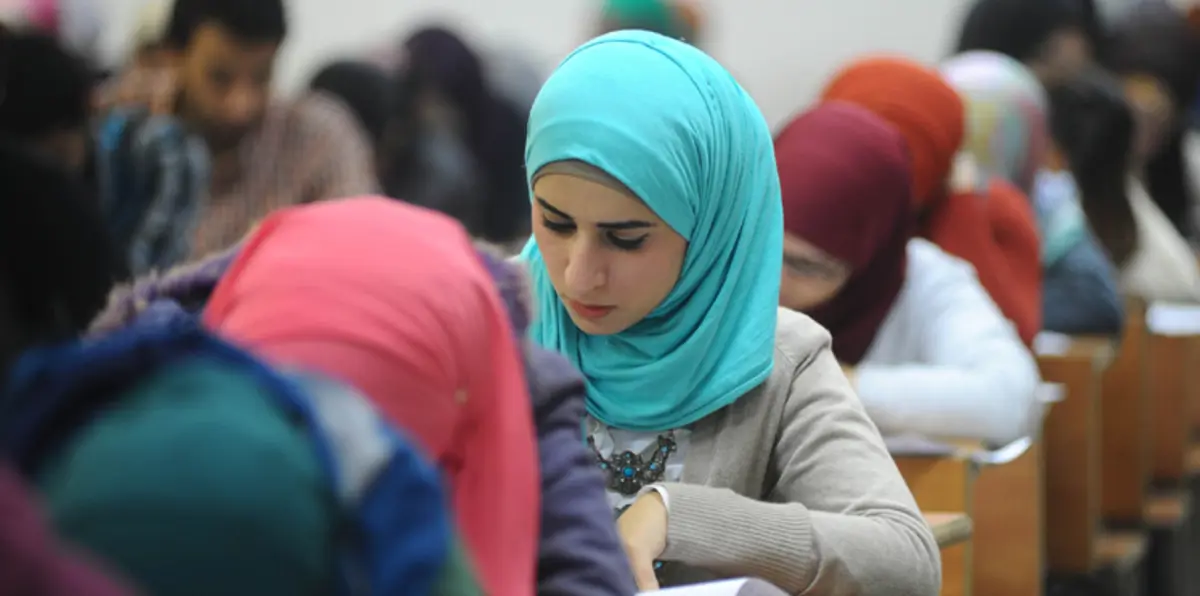 كشف العذرية.. هل يصبح شرطًا لقبول الفتيات في الجامعات المصرية؟